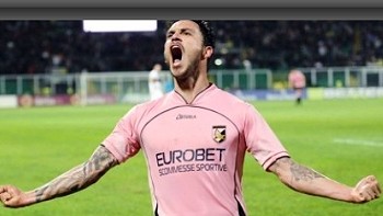   Pinilla retomó la senda del gol en empate de Palermo ante equipo de Luis Jiménez 