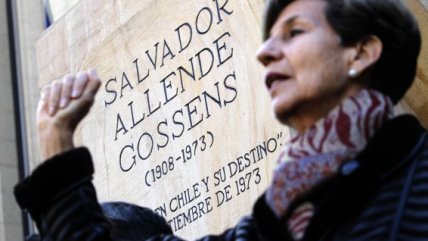   Partido Socialista conmemoró el natalicio de Salvador Allende 