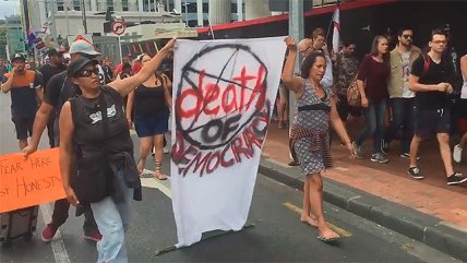   Marcha contra el TPP en Auckland reunió a centenares de manifestantes 