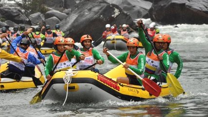  Ex guerrilleros de las FARC reman en Australia a favor de la paz  