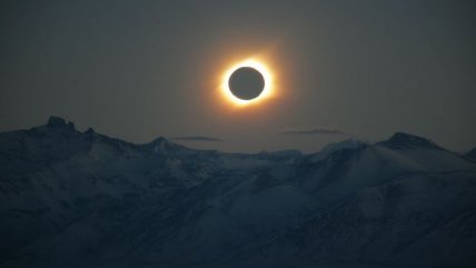   Astrónoma María Teresa Ruiz invita a 