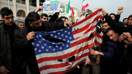 Miles de iraníes se manifiestan por asesinato de Soleimani Miles de iraníes se manifiestan por asesinato de Soleimani