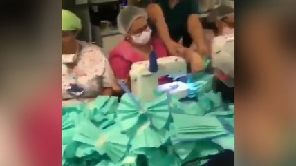   Pasa en Chile: Funcionarias de la salud confeccionan mascarillas artesanales por escasez 