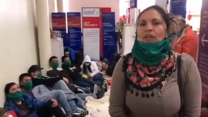  Chilenos varados en aeropuerto de La Habana: Estamos en condiciones inhumanas  