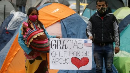 Centenares de bolivianos siguen pernoctando afuera del consulado Centenares de bolivianos siguen pernoctando afuera del consulado