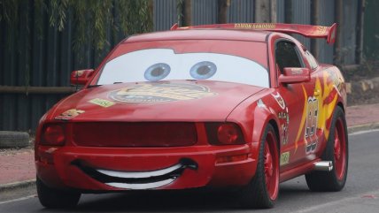   Coleccionista deslumbra en Paine con autos de 