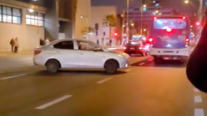   Incivilidad: Automovilista se puso a hacer piruetas en céntrica avenida de Antofagasta 