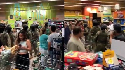   Compradores aplaudieron a militares en un supermercado de Ecuador 