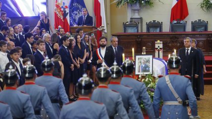  Boric y expresidentes realizaron guardia de honor al féretro de Sebastián Piñera  