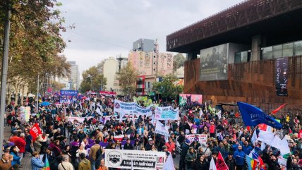   Mejores sueldos y pensiones: CUT encabezó principal marcha por el Día del Trabajador 