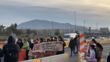  Vecinos de Pudahuel cortaron la Ruta 68 en protesta por el extenso corte de luz 