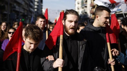   Griegos protestan contra el alto costo de vida y por salarios dignos 