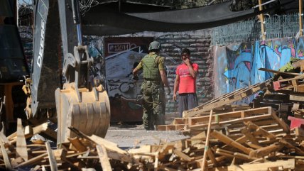   18 viviendas fueron demolidas en operativo en toma de Maipú 