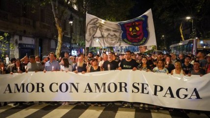  Masiva marcha de antorchas por la salud del papa en Buenos Aires  