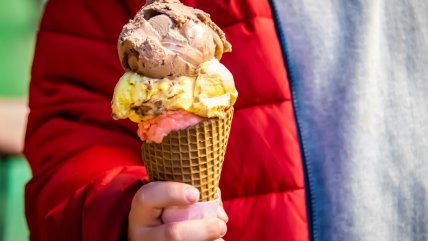  Niño denunció a su mamá al 911 por haberse comido su helado  
