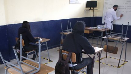   Extraño olor obligó evacuar a 14 colegios en Arica 