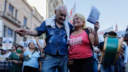  Argentina: Gobierno aumentará 2,4% las pensiones a los jubilados desde abril  
