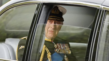   El rey Carlos III fue hospitalizado brevemente por efectos del tratamiento contra cáncer 