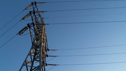  Coordinador Eléctrico: Incendio bajo línea causó corte de luz en la RM y Valparaíso  