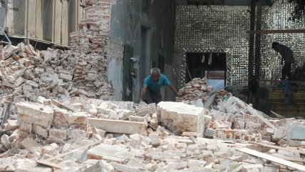   Rescatan vivo a un hombre entre escombros de hotel 5 días después del terremoto 