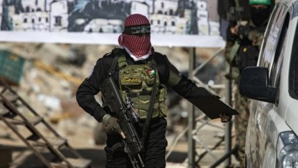  Hamás mostró por primera vez con vida a dos rehenes israelíes en Gaza  