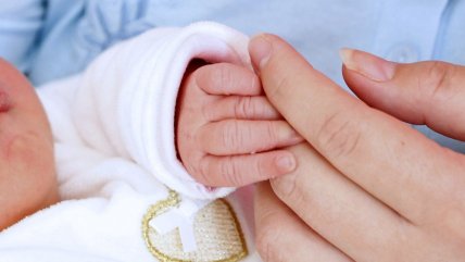   Australia: Mujer dio a luz al bebé de otra persona tras error en fecundación 'in vitro' 