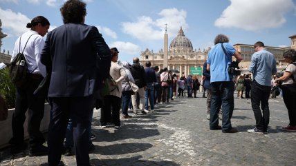   El papa Francisco ya recibe el adiós de los fieles en la basílica de San Pedro 