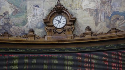 Bolsa de Santiago cerró plana en 7.992 puntos tras una semana de históricos niveles Bolsa de Santiago cerró plana en 7.992 puntos tras una semana de históricos niveles