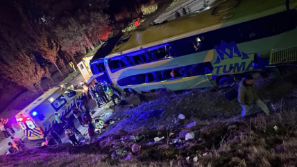   Choque entre auto y bus en Ruta 5 Sur deja un muerto y decenas de heridos 