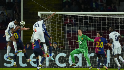   [VIDEO] Dumfries firmó un doblete para Inter, pero Sommer dio el empate a Barcelona con autogol 