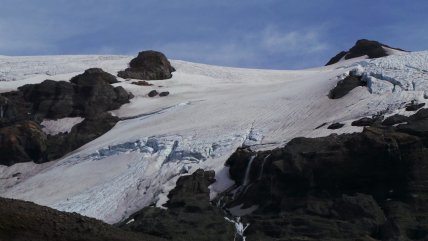  Lonquimay: Rescatan a 22 excursionistas atrapados en glaciar Sierra Nevada  
