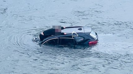   Conductor cayó al Río Biobío y, aferrado a su auto, rogó por el rescate 