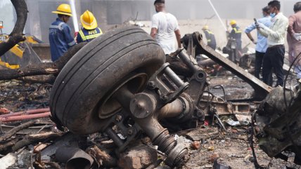   No hay rastro de vida de los 242 ocupantes del avión siniestrado en la India 