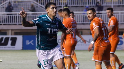   Duma lideró la goleada de Santiago Wanderers ante Cobreloa con un triplete 
