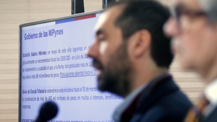 Economistas cuestionan subsidio a pymes ante nueva alza del sueldo mínimo Economistas cuestionan subsidio a pymes ante nueva alza del sueldo mínimo