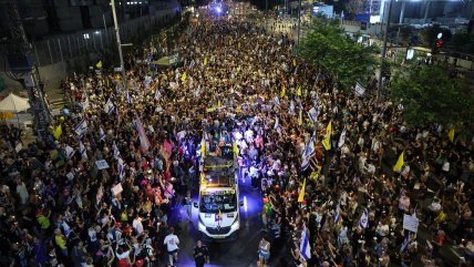   Decenas de miles de israelíes salen a las calles de Tel Aviv a pedir un acuerdo con Hamás 