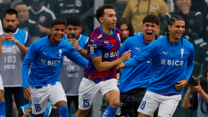   [VIDEO] Ahora a los 21 segundos: Cuevas repitió la dosis ante De Paul para el cuarto gol de la UC 