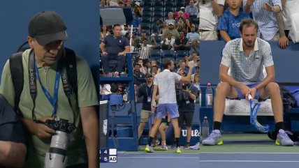   [VIDEO] El show de Medvedev en el US Open: Estalló por un fotógrafo y destrozó su raqueta 