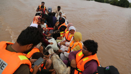 Pakistán enfrenta anegamiento histórico con tres ríos    Pakistán enfrenta anegamiento histórico con tres ríos