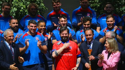   Con camiseta autografiada de regalo: El Presidente Boric recibió a Los Cóndores en La Moneda 