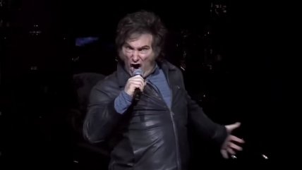   Dominado por la euforia, Milei ofreció un concierto de rock en el Movistar Arena de Buenos Aires 