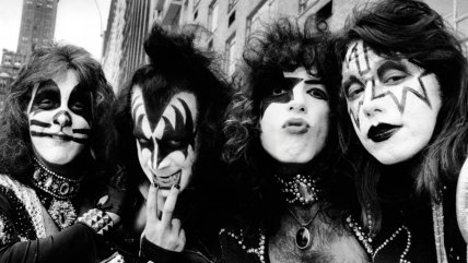 Fundador de Kiss chocó tras desmayarse mientras conducía Fundador de Kiss chocó tras desmayarse mientras conducía