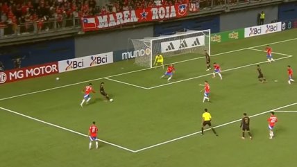   [VIDEO] César Inga dejó en el camino a Hormázabal y anotó un golazo para Perú ante La Roja 