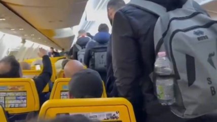   Escándalo: Hinchas se enfrentaron a jugadores de su equipo tras dura caída 