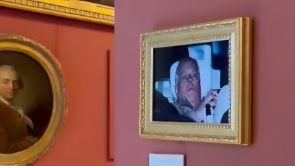  Caso Epstein: Activistas exhiben al expríncipe Andrés en el Louvre  