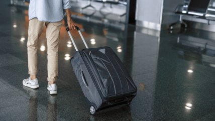   Detienen a hombre que manipuló sistema de millas para viajar casi gratis por el mundo 