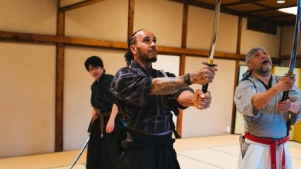   Lewis Hamilton en modo samurái: Visitó al coreógrafo de 